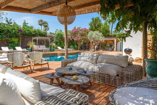 Villa Cicadis, prieel bij het zwembad
