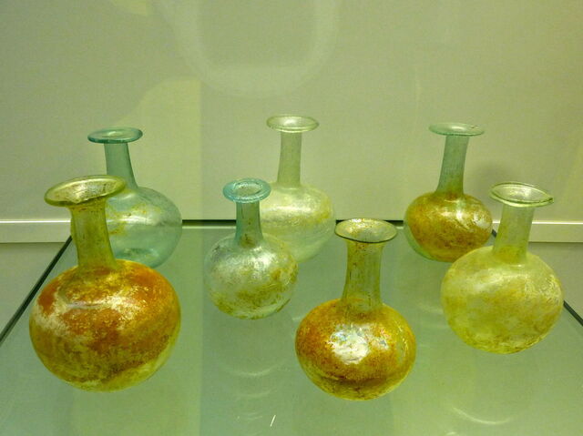 Glazen flessen, museum voor antiek glas
