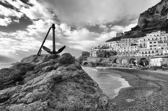 Het strand in Atrani