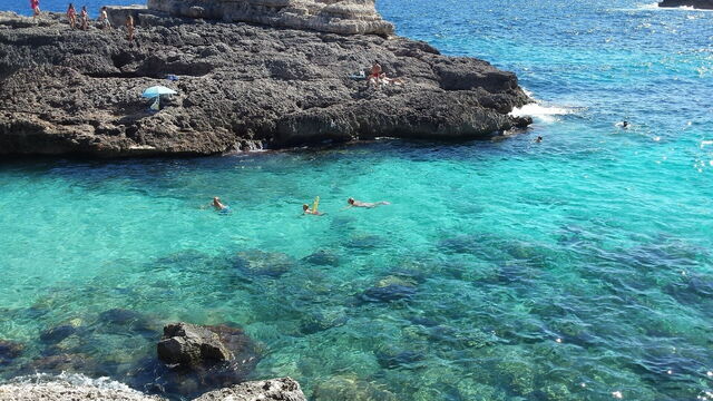 Caló des Moro, zee