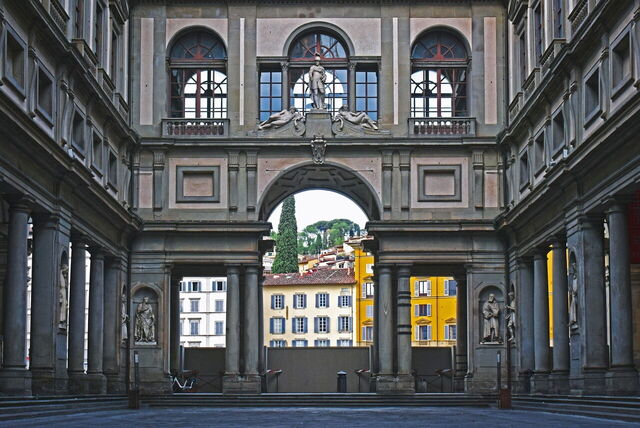 Uffizi, buitenkant