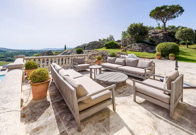 Villa Franca Roc, terras