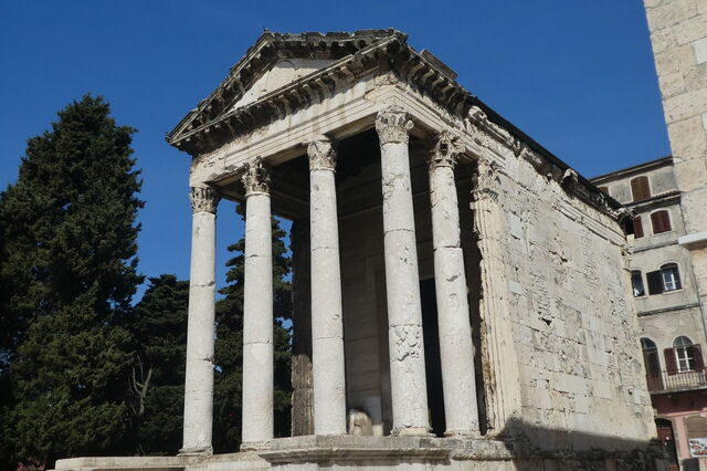Tempel van Augustus, Pula