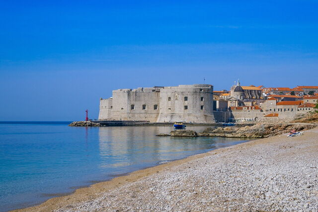 Een strand in Dubrovnik