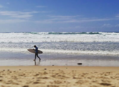 Een surfer in Lacanau