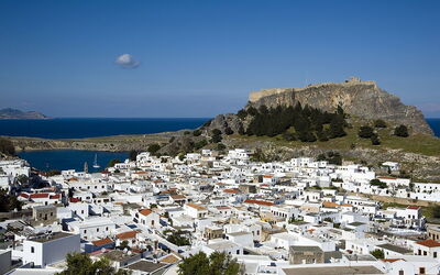 Lindos met Akropolis op de achtergrond