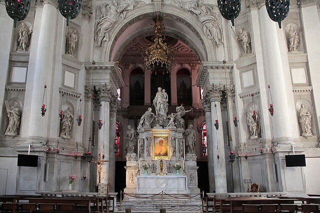 Santa Maria della Salute, binnenkant
