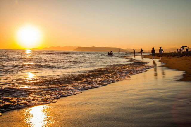 Een strand in Latium