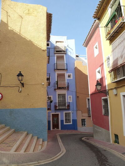 Een weg in Villajoyosa