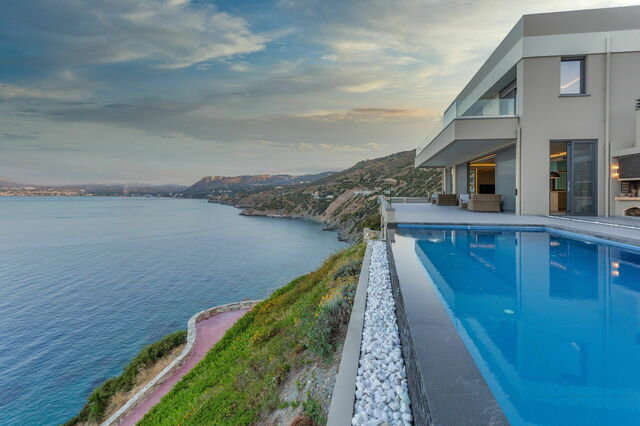 Amfitriti Luxury Villa, zwembad
