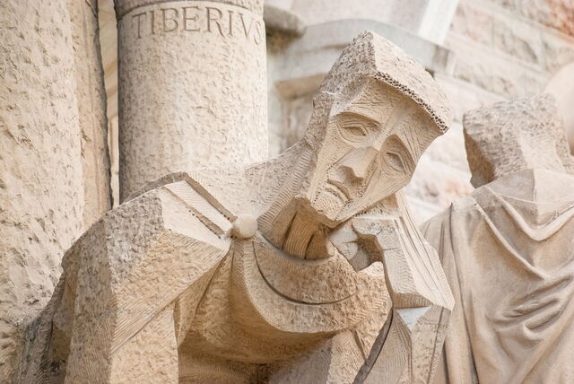 Sculptuur detail aan de voorkant