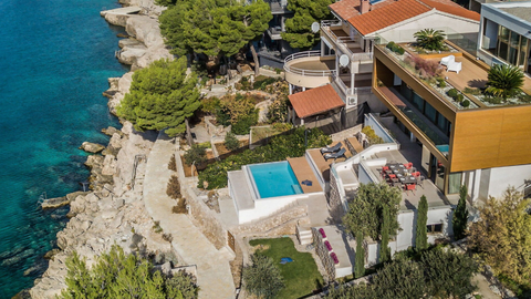 Villa Gloss