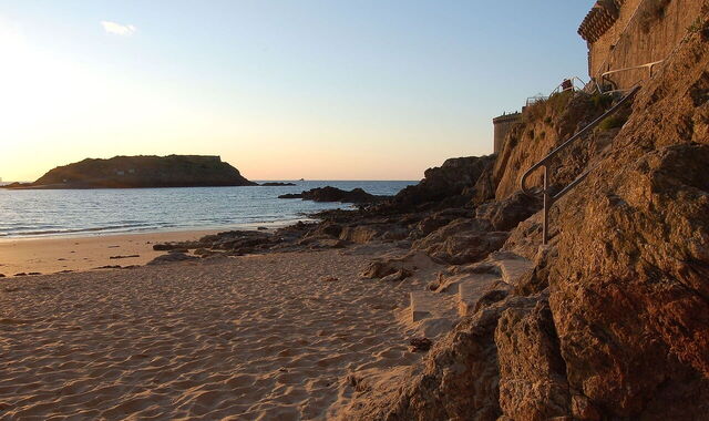 Een strand in Saint Malo