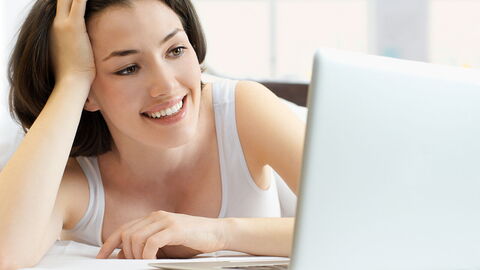 Vrouw op een computer