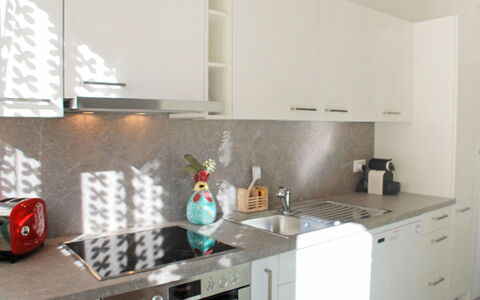App. Paradiso: Countertop, Cabinetry, Eigendom, Kraan, Fornuis, Keuken, Product, Toestel Van De Keuken, Gootsteen, Wastafel