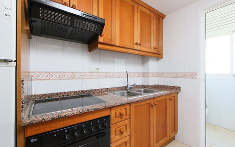 Gemelos: Countertop, Cabinetry, Eigendom, Meubilair, Toestel Van De Keuken, Keuken, Fornuis, Hout, Huishoudapparatuur, Verlichting