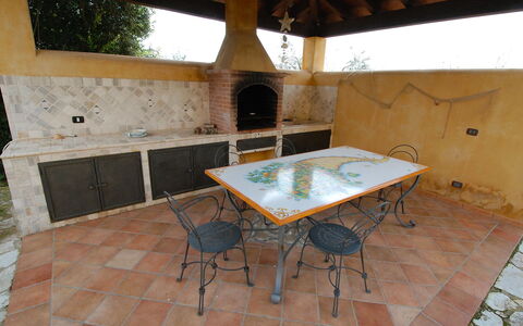 Bel Villa: Eigendom, Kamer, Verdieping, Gebouw, Huis, Steenoven, Tegel, Meubilair, Flooring, Keuken