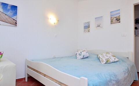 Aron: Eigendom, Meubilair, Comfort, Blauw, Azure, Fotolijst, Hout, Textiel, Bed Frame