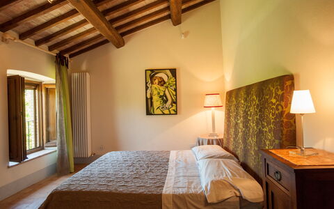 Casale Porano: Slaapkamer, Bed, Kamer, Eigendom, Meubilair, Gebouw, Laken, Interieur Ontwerp, Huis, Plafond