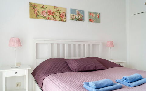 Villas de Madrid: Meubilair, Eigendom, Wit, Comfort, Azure, Hout, Rechthoek, Textiel, Interieur Ontwerp, Verf