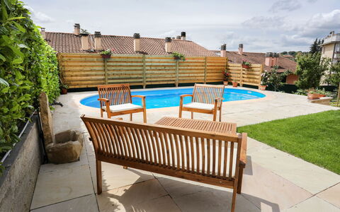 Antonietta: Eigendom, Meubilair, Gebouw, Onroerend Goed, Patio, Buitenmeubels, Huis, Huis, Zwembad, Backyard