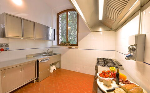 Villa Rocchi: Countertop, Kamer, Eigendom, Keuken, Interieur Ontwerp, Cabinetry, Plafond, Meubilair, Verdieping, Gebouw