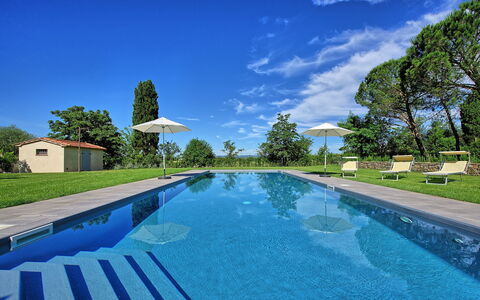 Villa Marietta: Zwembad, Eigendom, Onroerend Goed, Landgoed, Reflecting Pool, Architectuur, Water, Huis, Villa, Vrije Tijd