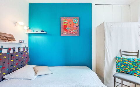 Ty Greg: Blauw, Meubilair, Muur, Slaapkamer, Interieur Ontwerp, Bed, Bedding, Laken, Linens, Textiel