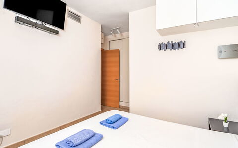 Alamar: Interieur Ontwerp, Kamer, Appartement, Slaapkamer, Bed, Bedding, Bed Frame, Hotel, Hardwood, Laken