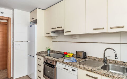 Alamar: Keuken, Toestel Van De Keuken, Countertop, Major Appliance, Cabinetry, Flooring, Hout, Interieur Ontwerp, Meubilair, Gootsteen