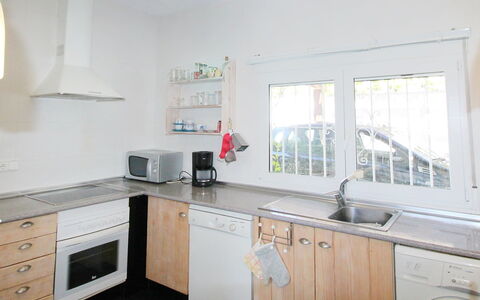 Mexico: Cabinetry, Countertop, Eigendom, Gootsteen, Wastafel, Keuken, Wasruimte, Kraan, Fornuis, Venster