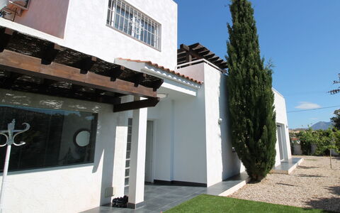 Mexico: Fabriek, Lucht, Eigendom, Gebouw, Venster, Boom, Schaduw, Onroerend Goed, Facade, Gras