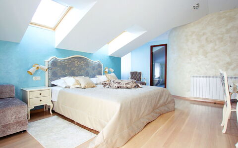 Villa Mustra: Slaapkamer, Kamer, Meubilair, Interieur Ontwerp, Eigendom, Plafond, Muur, Bed, Verdieping, Bed Frame