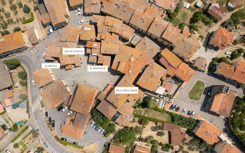 Villa Fracassini: Gebouw, Woongebied,  Dorf\, Buurt, Huis, Straat, Stedelijk Ontwerp, Dak, Huis, Menselijke Nederzetting