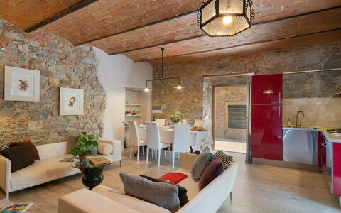 Villa Fracassini: Meubilair, Fotolijst, Bankstel, Eigendom, Tafel, Interieur Ontwerp, Verlichting, Hout, Comfort, Woonkamer