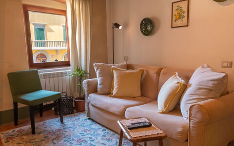 Il Pigionale: Meubilair, Interieur Ontwerp, Flooring, Hout, Bankstel, Verdieping, Kamer, Woonkamer, Tafel, Verlichting