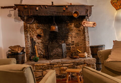 Casa Di Vignolo: Meubilair, Hout, Interieur Ontwerp, Verlichting, Woonkamer, Kamer, Stoel, Haard, Hardwood, Natuurlijk Materiaal