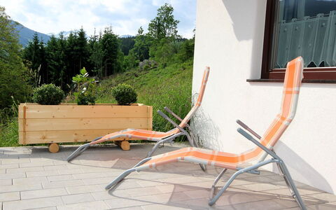 Hanna: Buitenmeubels, Stoel, Hout, Meubilair, Ligstoel, Gras, Boom, Huis, Backyard, Tafel