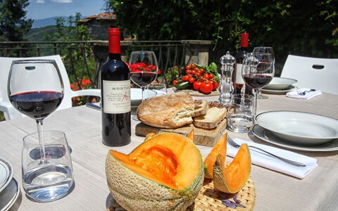 Villa Lucolena: Maaltijd, Voedsel, Drinken, Wijnglas, Brunch, Glaswerk, Tafel, Wijn, Champagne Stemware, Alcoholische Drank
