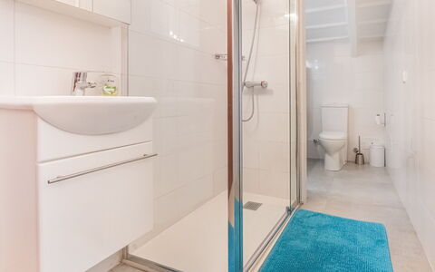 Sa Teulera: Flooring, Verdieping, Interieur Ontwerp, Loodgieterswerkinrichting, Badkamer, Loodgieter, Plafond, Kraan, Kamer, Wastafel In De Badkamer