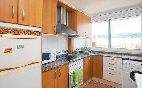 Mariola: Cabinetry, Countertop, Eigendom, Gootsteen, Toestel Van De Keuken, Fornuis, Wastafel, Keuken, Hout, Huishoudapparatuur