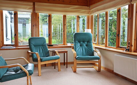 Fiskavaig: Eigendom, Hout, Interieur Ontwerp, Schaduw, Venster, Verdieping, Woonkamer, Comfort, Stoel, Muur