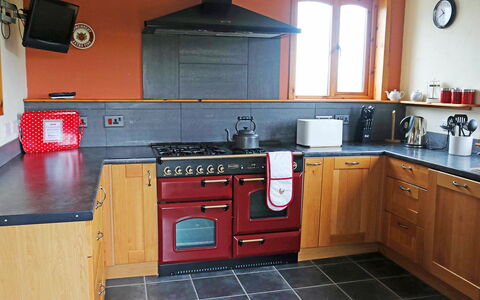 Fiskavaig: Cabinetry, Countertop, Gootsteen, Toestel Van De Keuken, Fornuis, Keuken, Venster, Huishoudapparatuur, Blauw, Wastafel