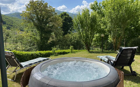 Il Palazzetto: Wolk, Fabriek, Lucht, Plantengemeenschap, Groen, Natuurlijk Landschap, Water, Plantkunde, Boom, Vegetation