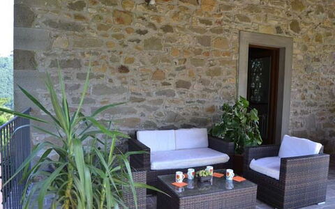 Il Nido In Garfagnana: Eigendom, Muur, Kamer, Meubilair, Tegel, Interieur Ontwerp, Huis, Gebouw, Tafel, Steen