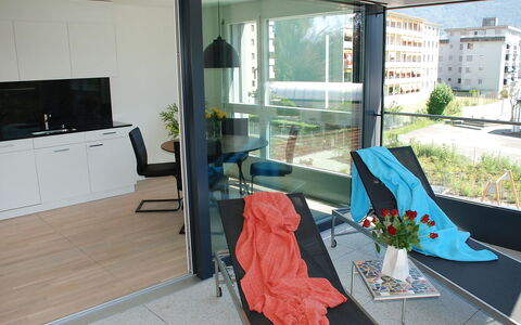 Locarno 75: Fabriek, Gebouw, Eigendom, Bankstel, Venster, Comfort, Cabinetry, Interieur Ontwerp, Schaduw, Hout