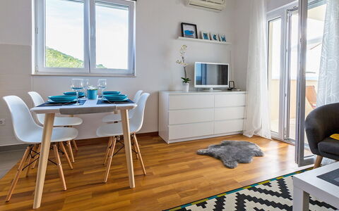 Novi Vinodolski Klenovica 104: Meubilair, Eigendom, Venster, Tafel, Gebouw, Hout, Blauw, Interieur Ontwerp, Huis, Woonkamer
