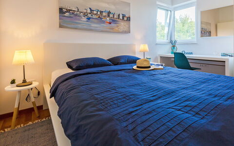 Novi Vinodolski Klenovica 104: Meubilair, Gebouw, Comfort, Blauw, Azure, Bed Frame, Textiel, Hout, Lamp, Verlichting