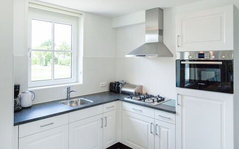 Noordwijk 710: Cabinetry, Gootsteen, Eigendom, Countertop, Wastafel, Venster, Wit, Keuken, Kraan, Gebouw
