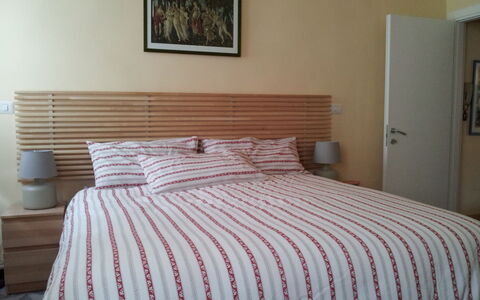 Residenza Monna Lisa: Slaapkamer, Bed, Laken, Meubilair, Bedding, Kamer, Dekbedovertrek, Eigendom, Bed Frame, Matras
